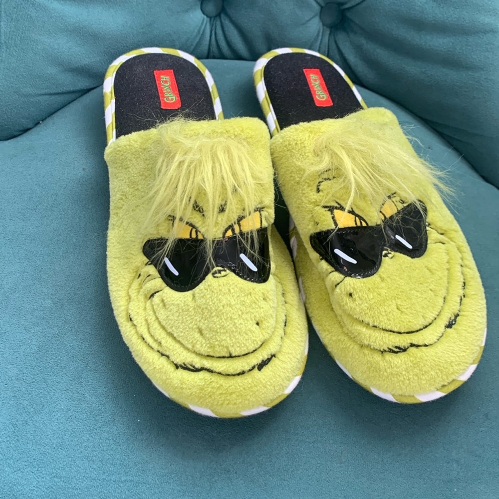 Mens grinch slippers, size 11-12